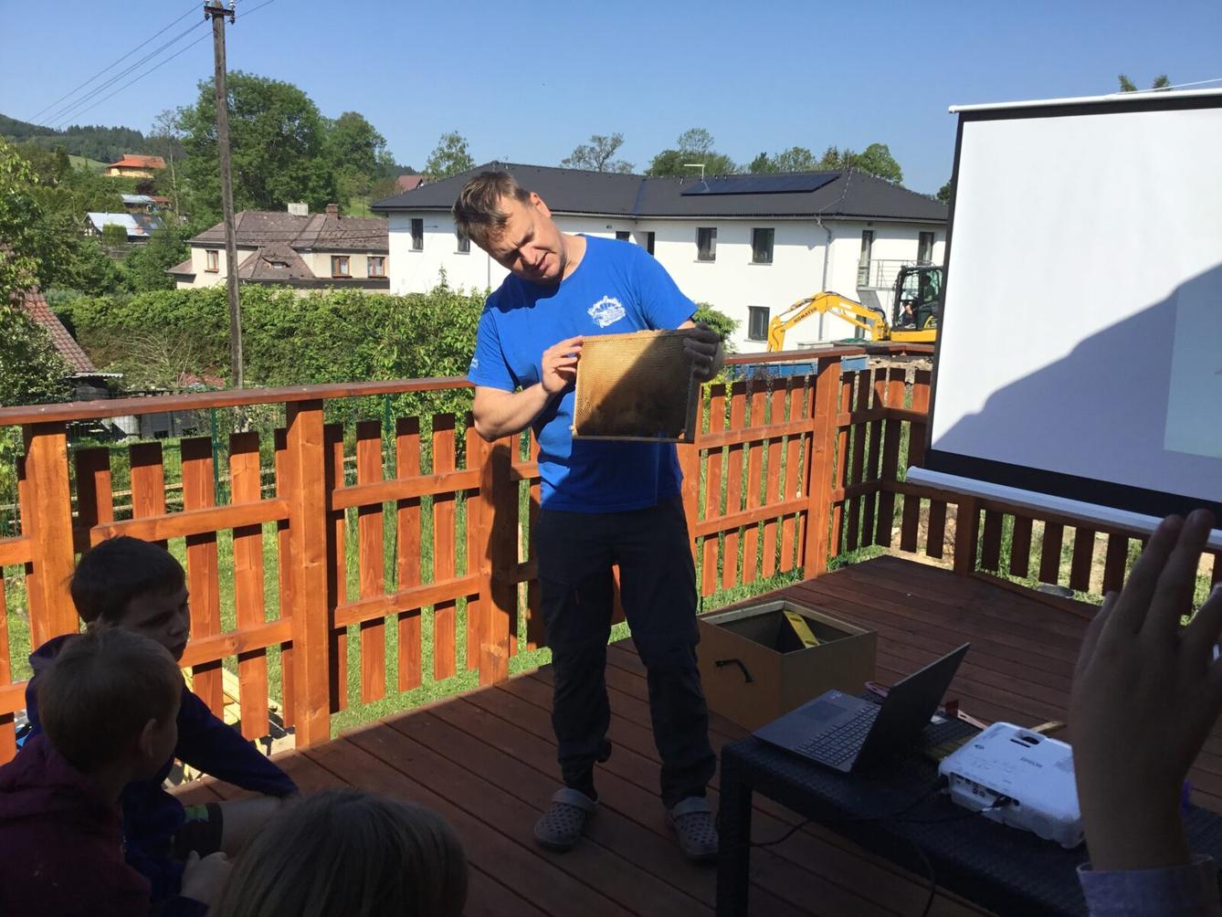 Dětský den a projektový "Den se včelami" ve třetí třídě - 14