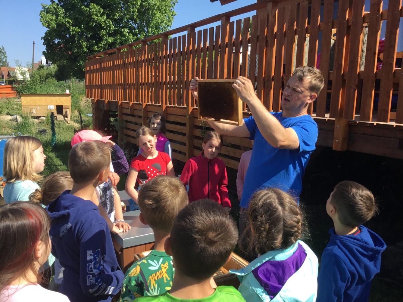 Dětský den a projektový "Den se včelami" ve třetí třídě - 20