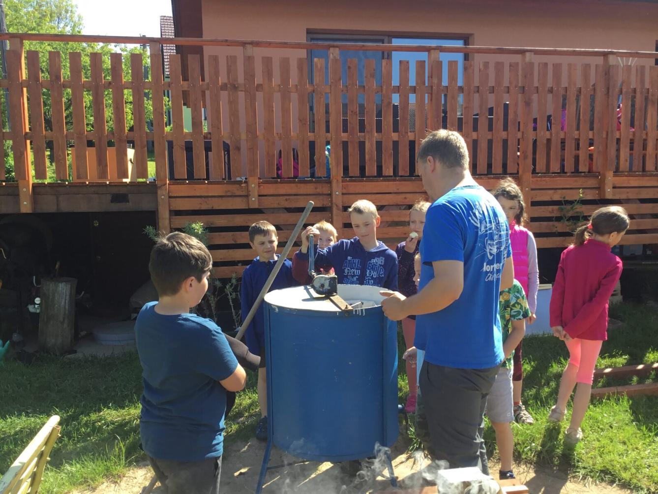 Dětský den a projektový "Den se včelami" ve třetí třídě - 23