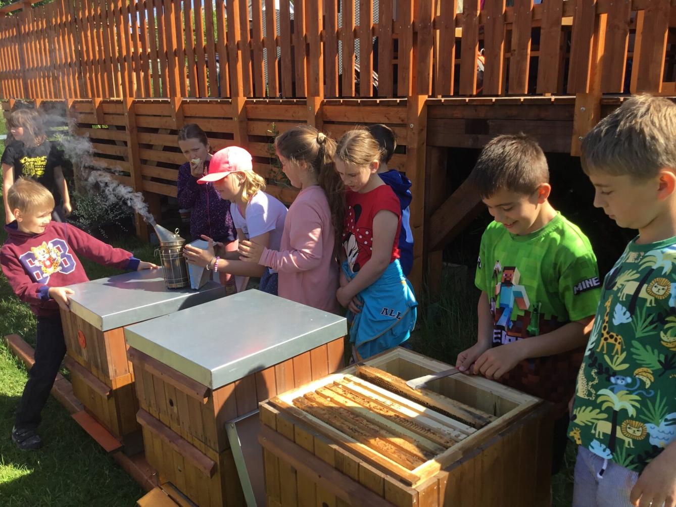 Dětský den a projektový "Den se včelami" ve třetí třídě - 24