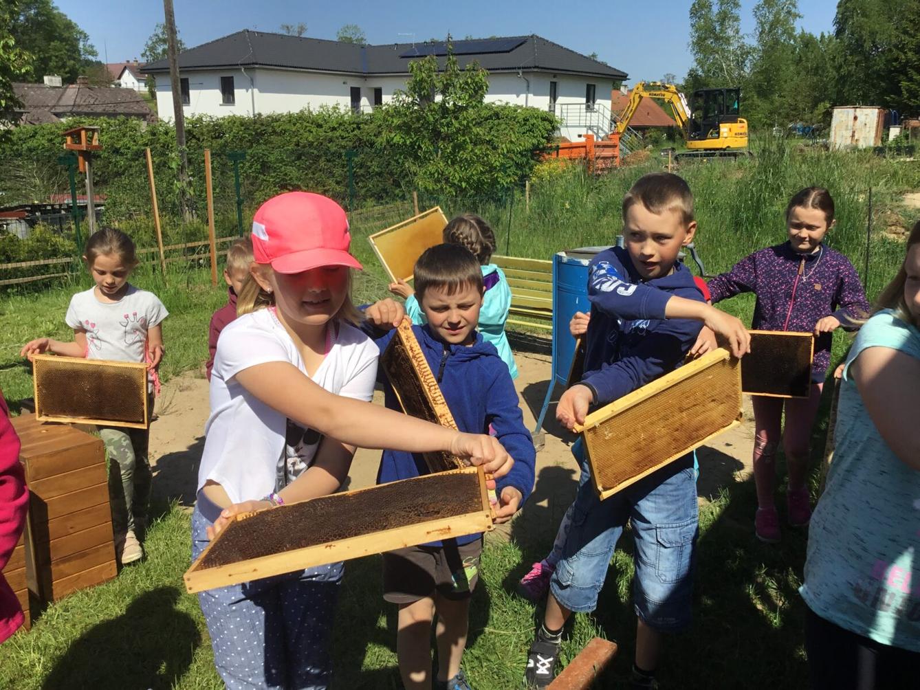 Dětský den a projektový "Den se včelami" ve třetí třídě - 26