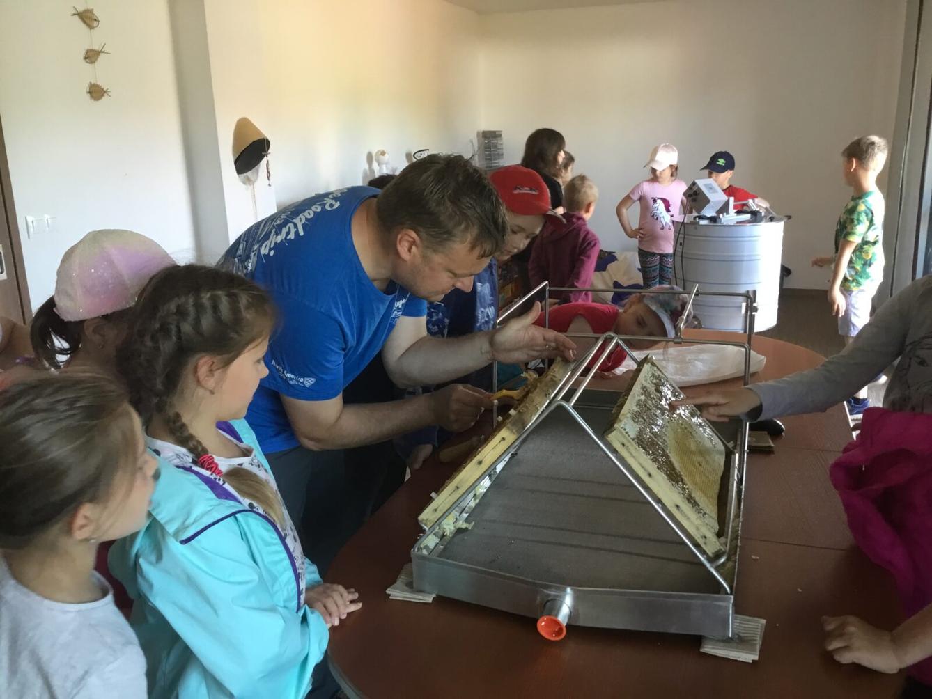 Dětský den a projektový "Den se včelami" ve třetí třídě - 42