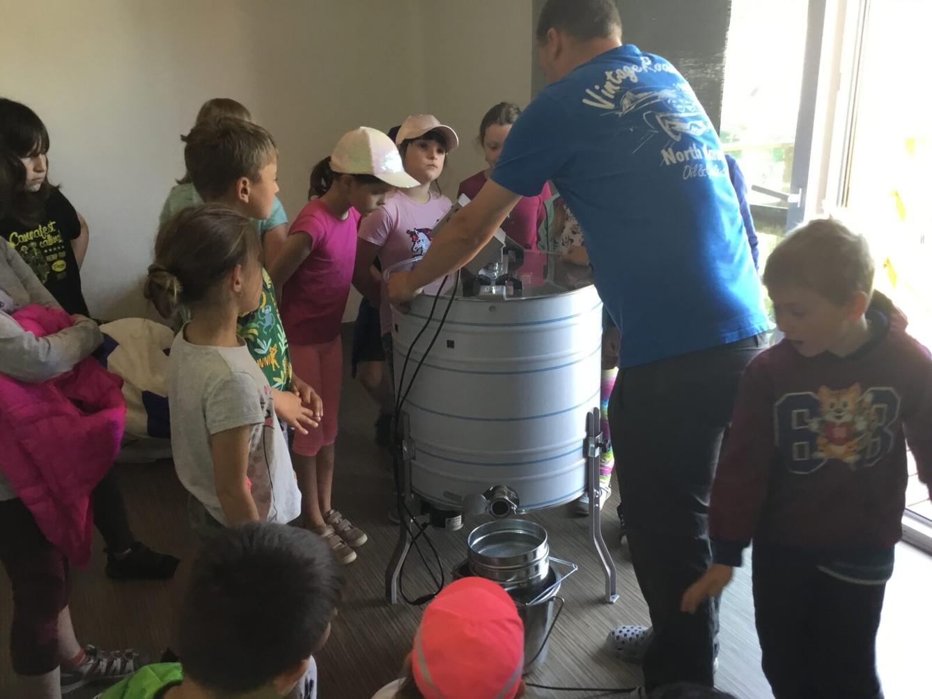 Dětský den a projektový "Den se včelami" ve třetí třídě - 44