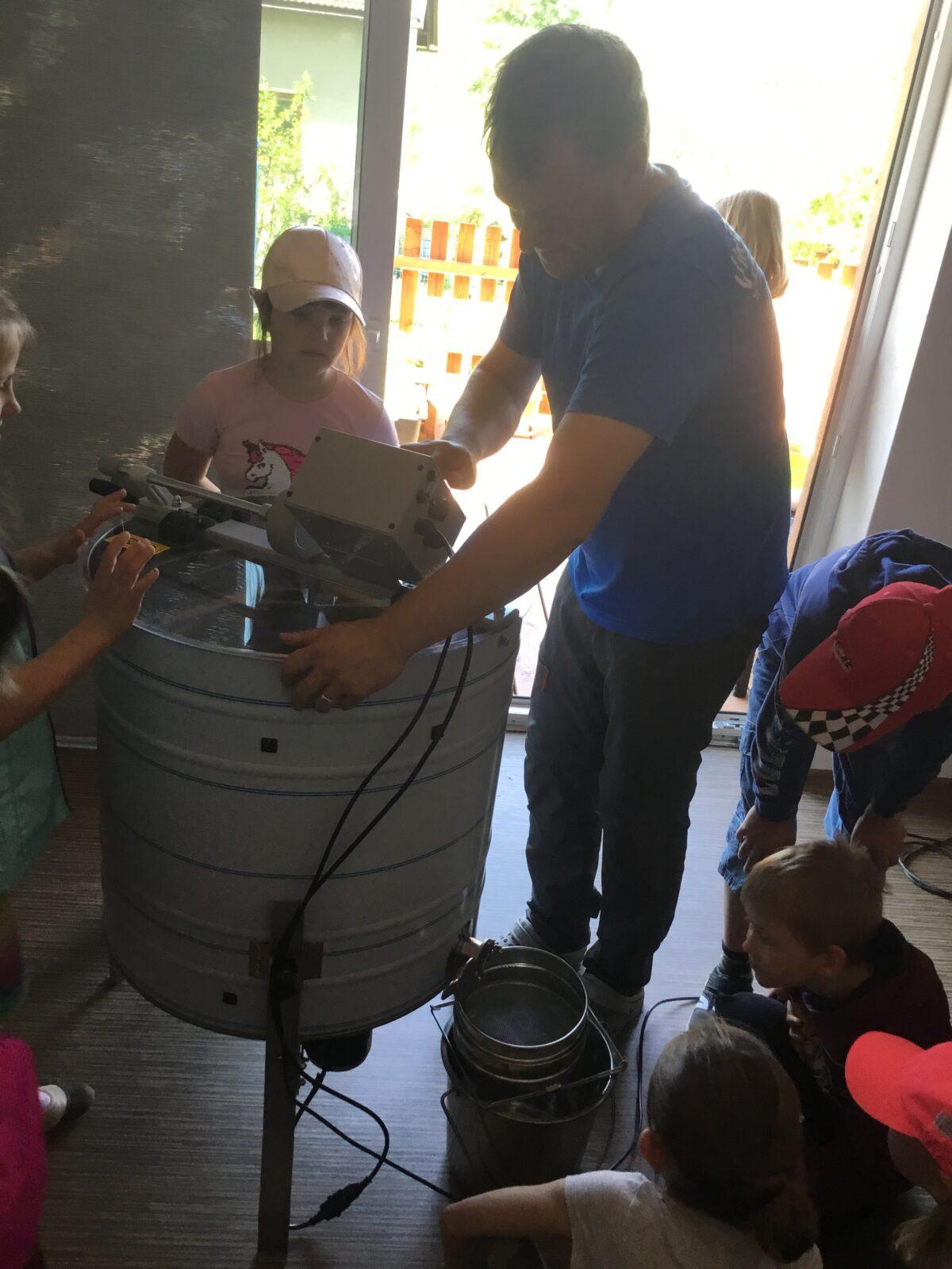 Dětský den a projektový "Den se včelami" ve třetí třídě - 45