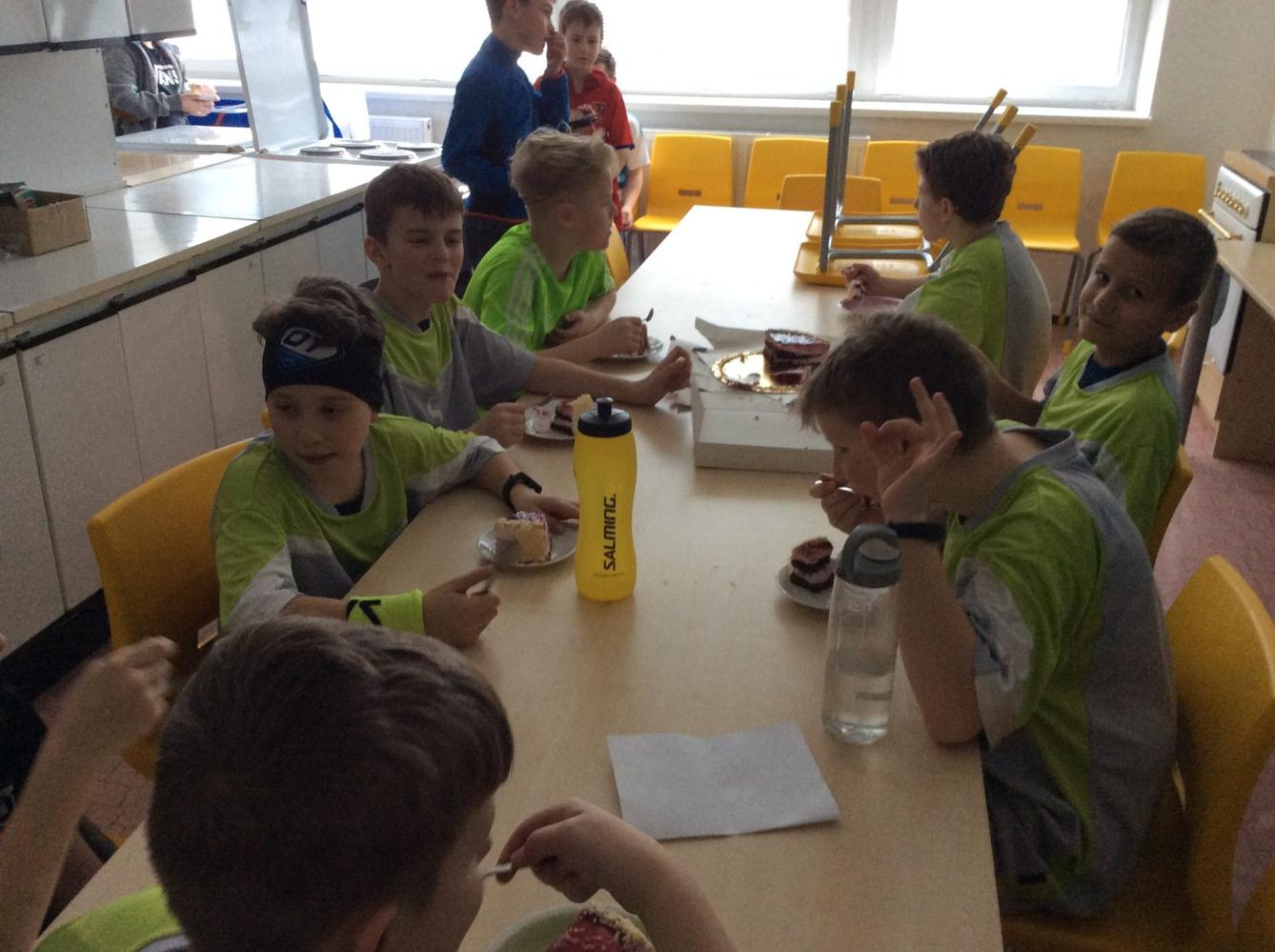 Vítězství a postup nejmladších florbalistů - 8