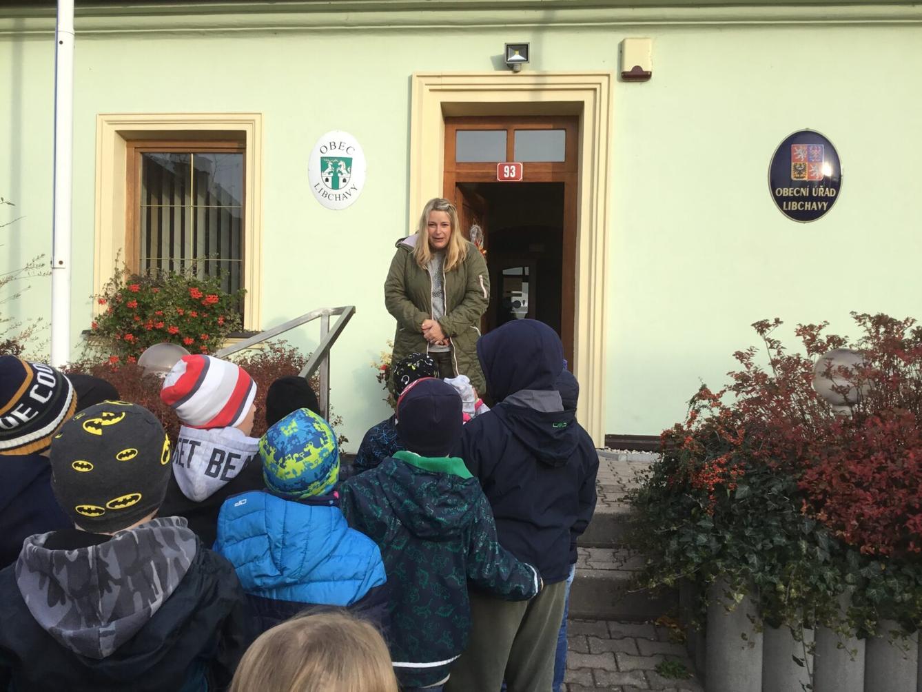 Prvňáčci v obecní knihovně - 1