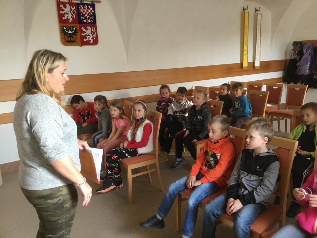 Prvňáčci v obecní knihovně - 2