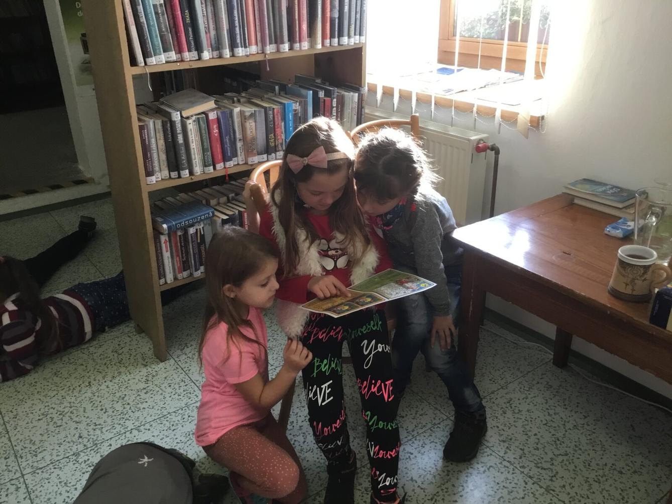 Prvňáčci v obecní knihovně - 7