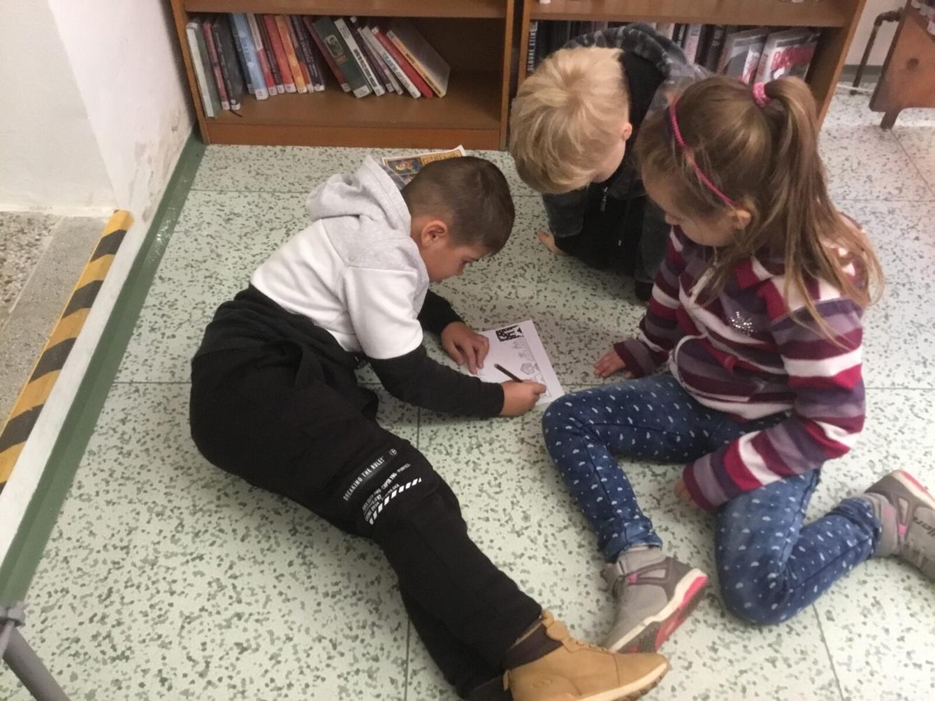 Prvňáčci v obecní knihovně - 9