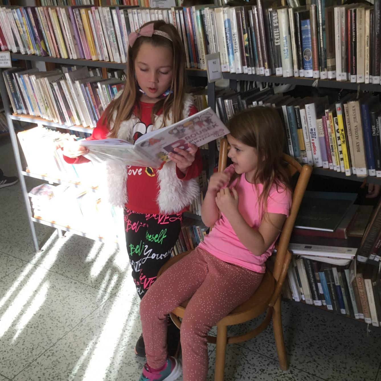 Prvňáčci v obecní knihovně - 13