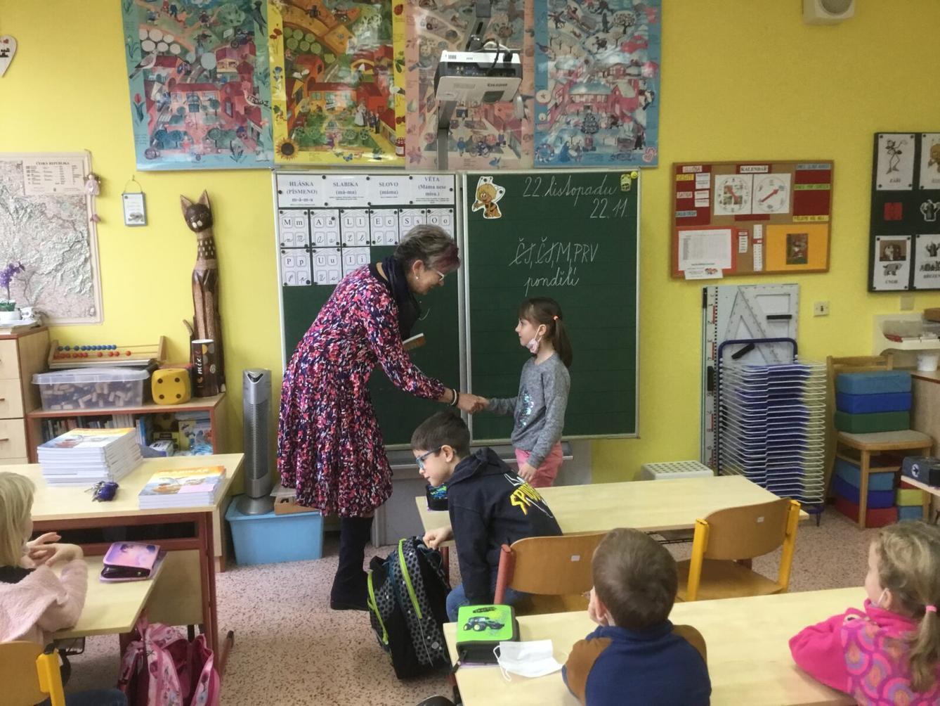 Slavnostní předávání Slabikářů v 1. třídě - 6