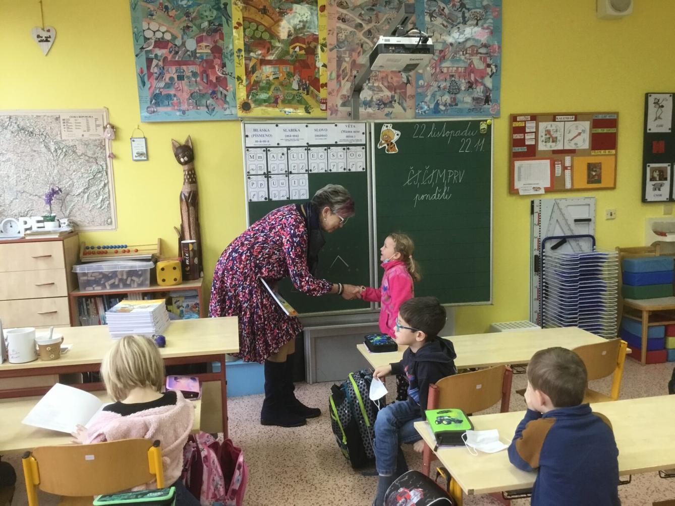 Slavnostní předávání Slabikářů v 1. třídě - 10