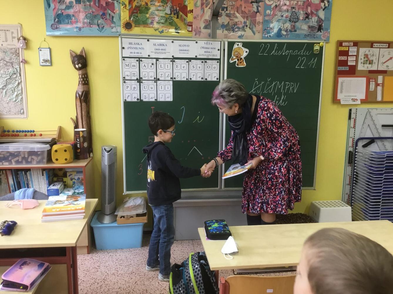 Slavnostní předávání Slabikářů v 1. třídě - 18