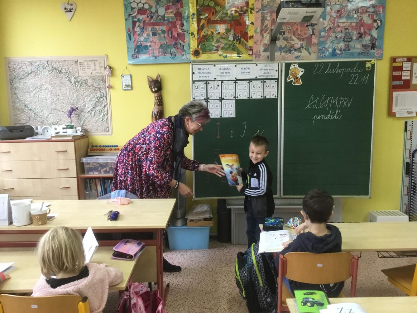 Slavnostní předávání Slabikářů v 1. třídě - 23