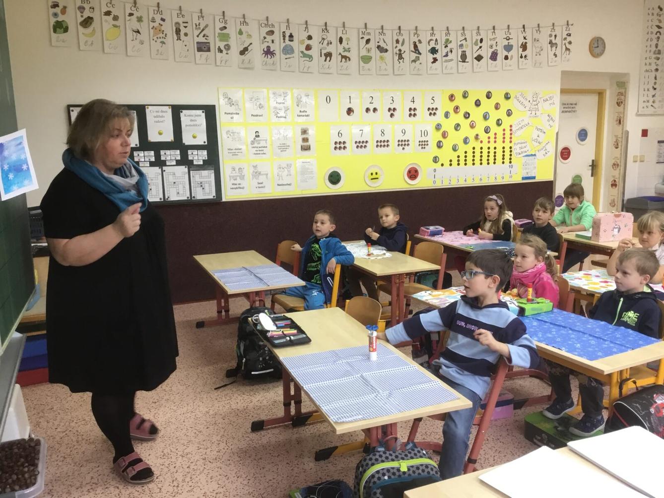 PRVŇÁČCI POKRAČUJÍ VE VÁNOČNÍM A ZIMNÍM TVOŘENÍ - 1