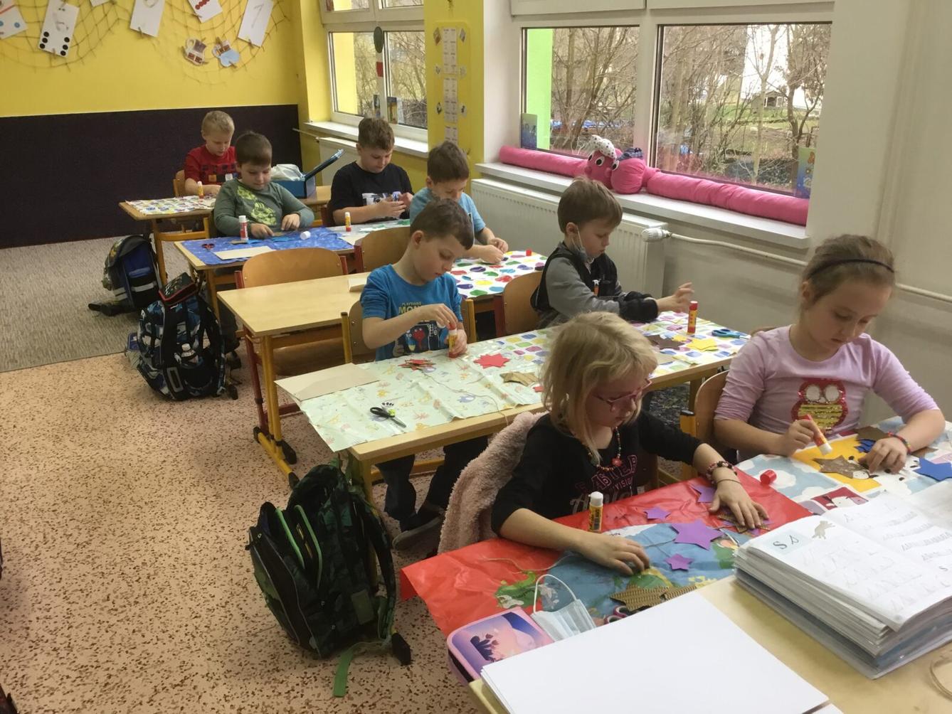 PRVŇÁČCI POKRAČUJÍ VE VÁNOČNÍM A ZIMNÍM TVOŘENÍ - 2