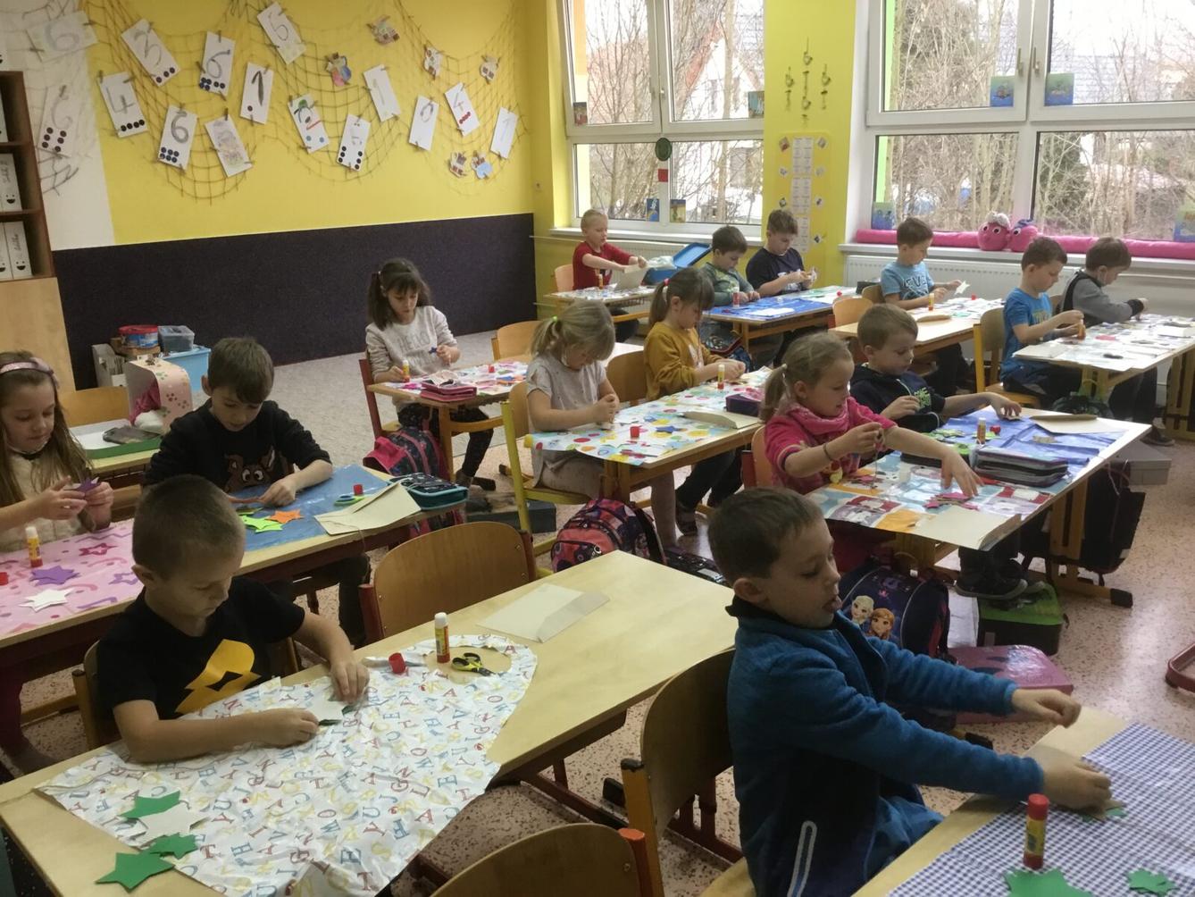 PRVŇÁČCI POKRAČUJÍ VE VÁNOČNÍM A ZIMNÍM TVOŘENÍ - 3