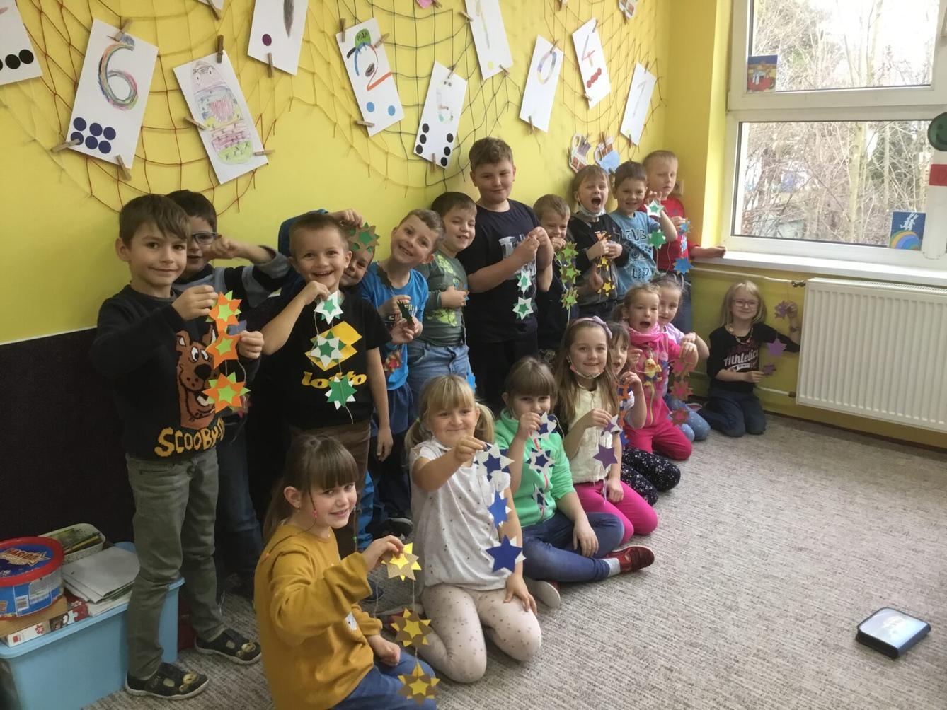 PRVŇÁČCI POKRAČUJÍ VE VÁNOČNÍM A ZIMNÍM TVOŘENÍ - 4