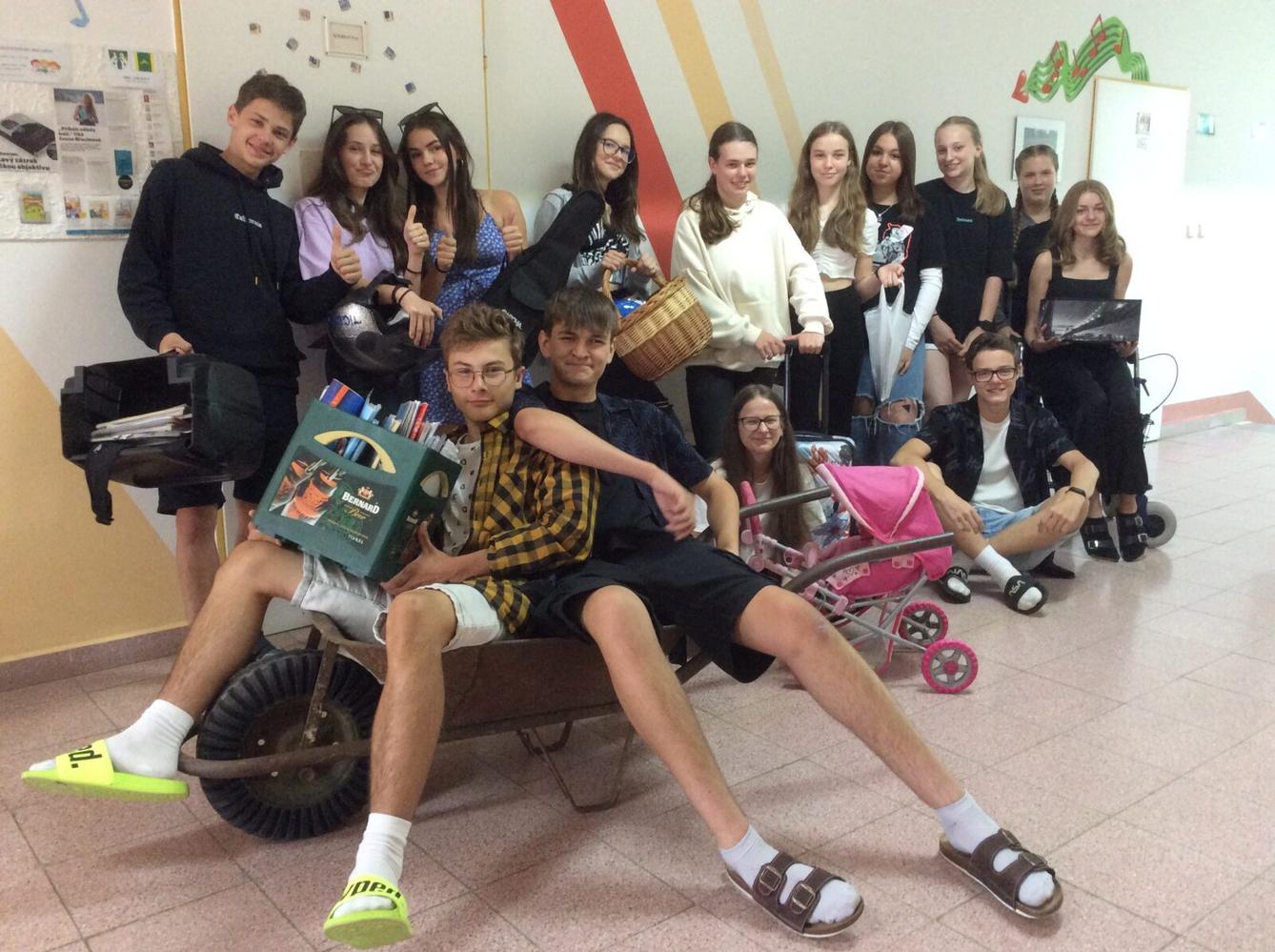 Den bez aktovek! - 17