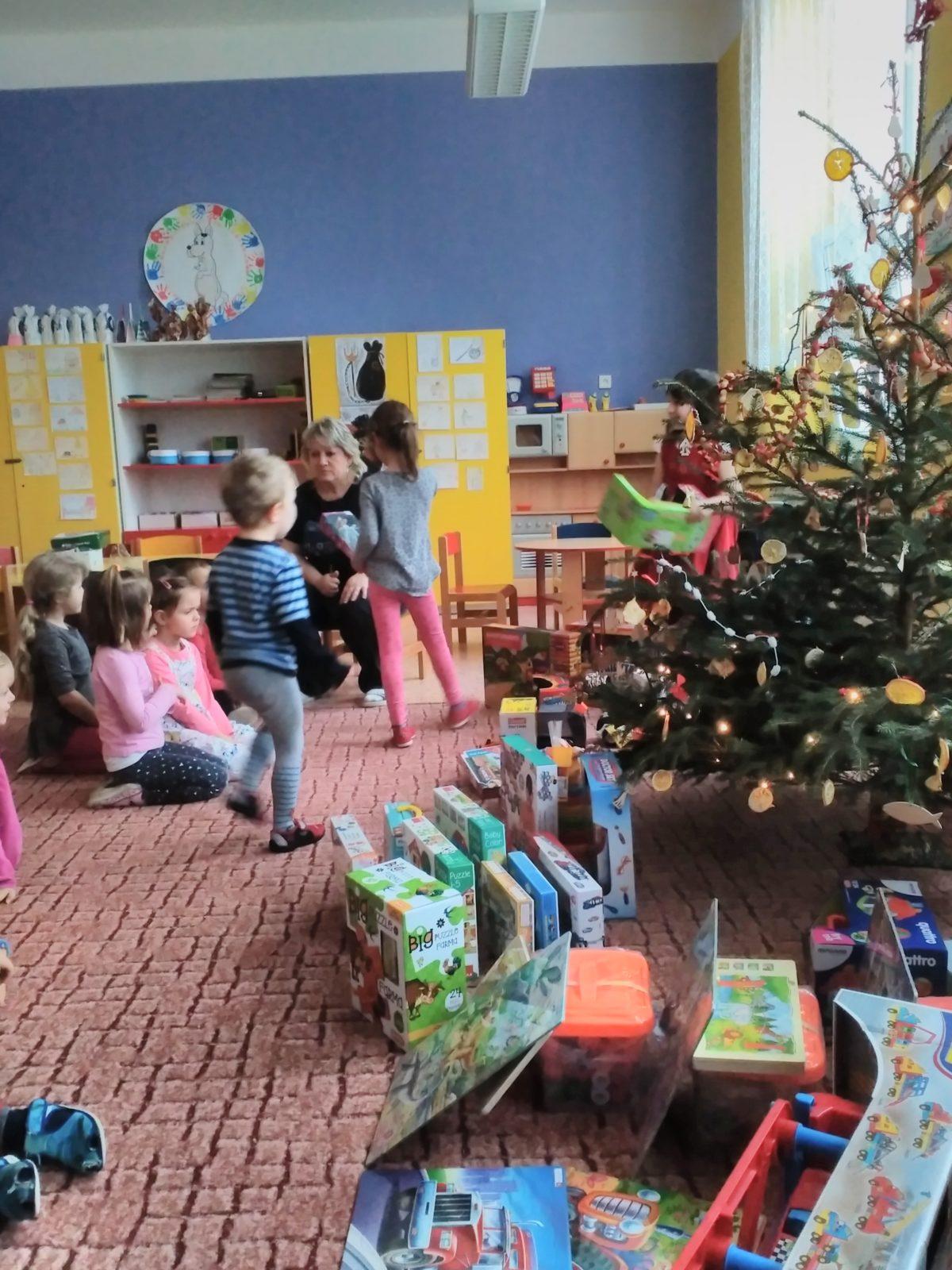 VÁNOČNÍ NADÍLKA V MŠ - 8