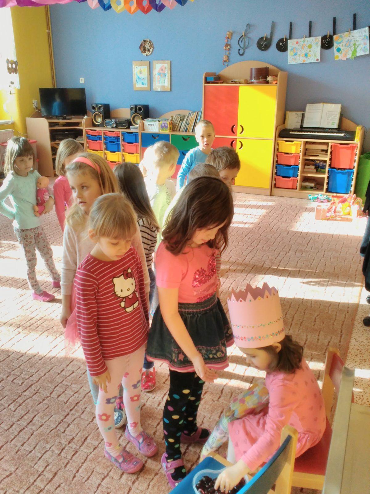 Broučci slaví: Mirunka měla narozeniny - 12