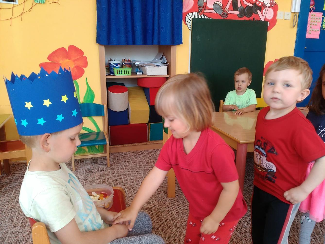 Broučci slaví: Kubík měl narozeniny - 1