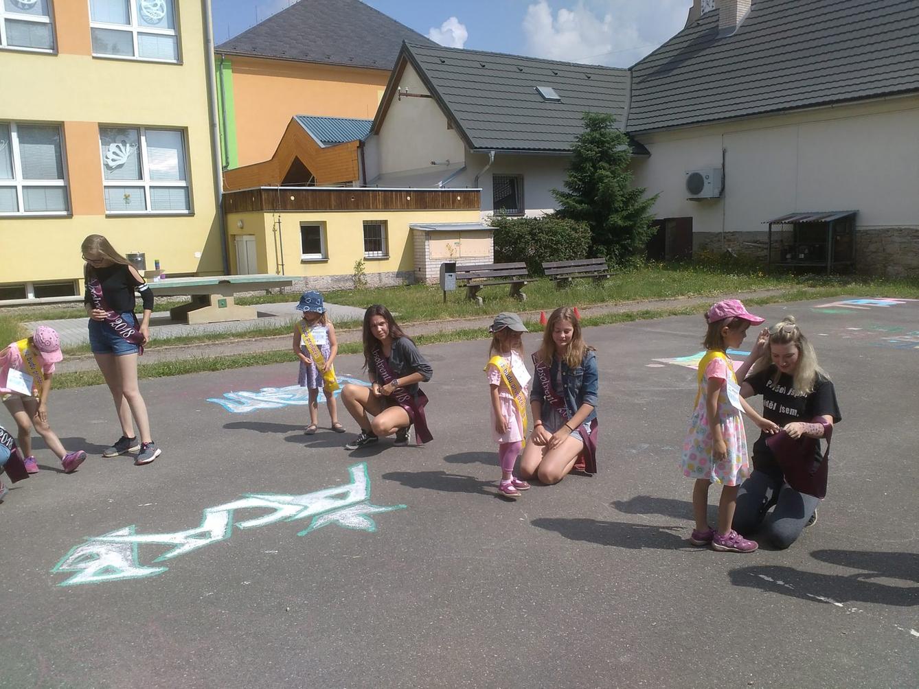 Návštěva předškoláků u deváťáků ve škole - 60