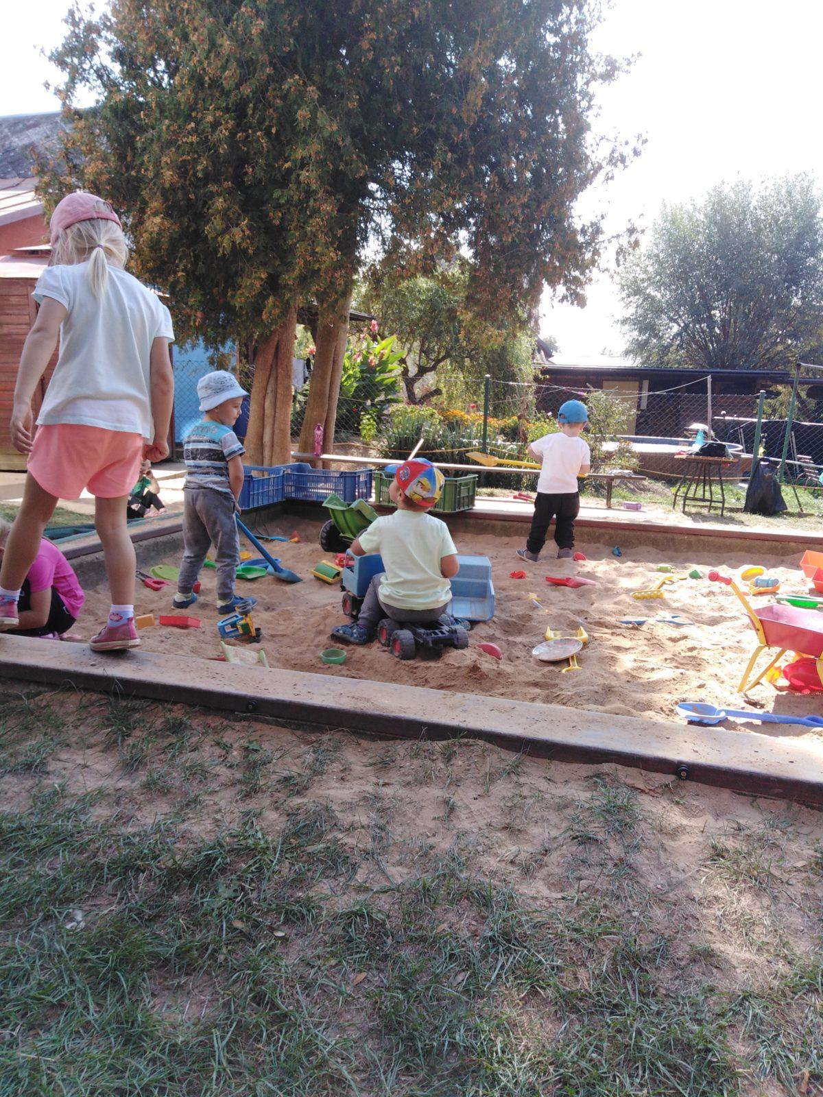 UŽÍVÁME SI ZAHRADY - 2