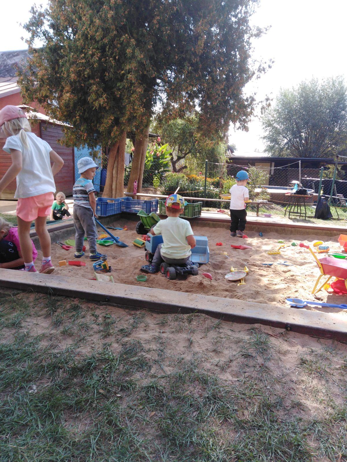 UŽÍVÁME SI ZAHRADY - 3