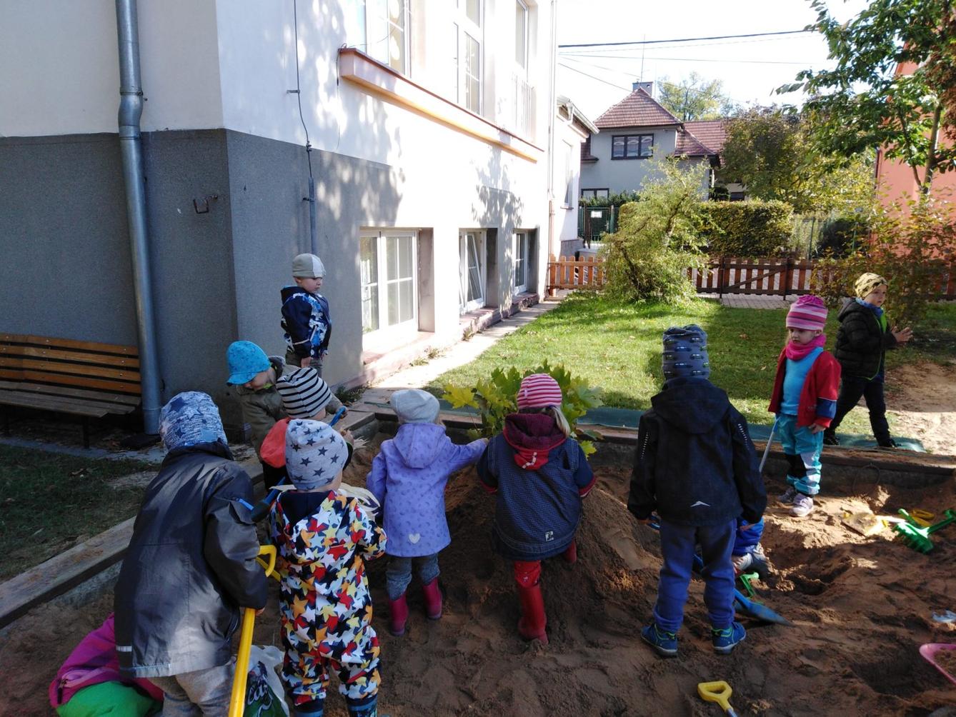 UŽÍVÁME SI ZAHRADY - 11