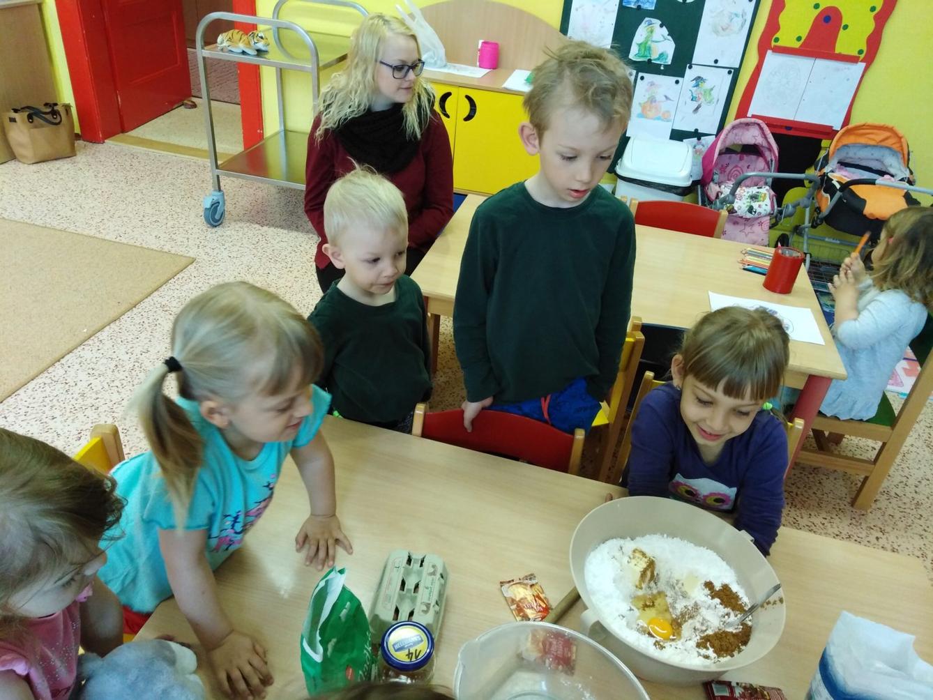 Pečení a zdobení perníčků pro maminky - 14