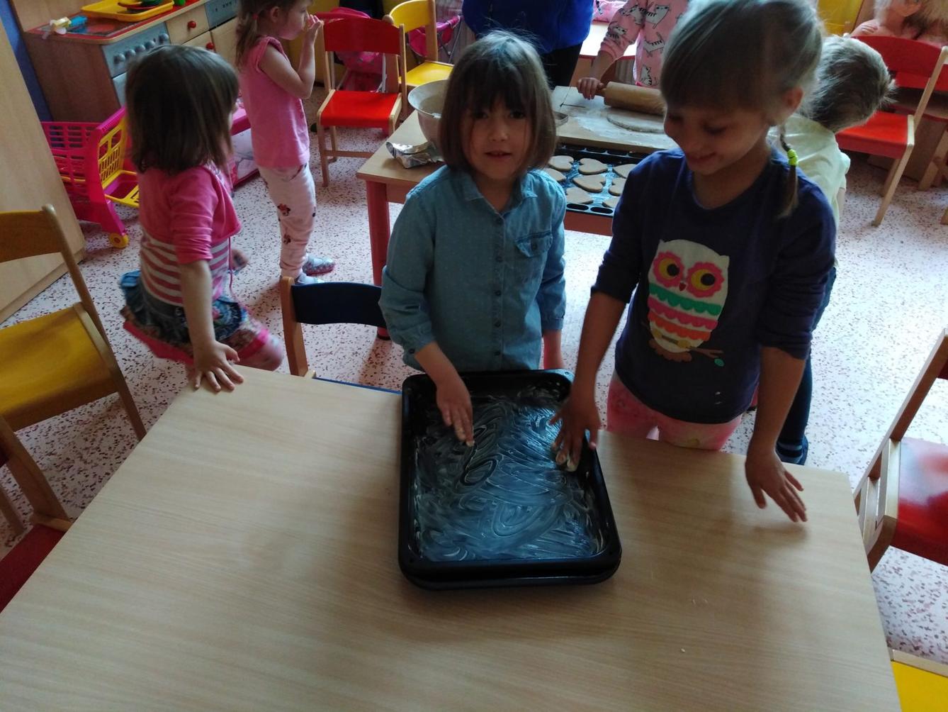 Pečení a zdobení perníčků pro maminky - 23