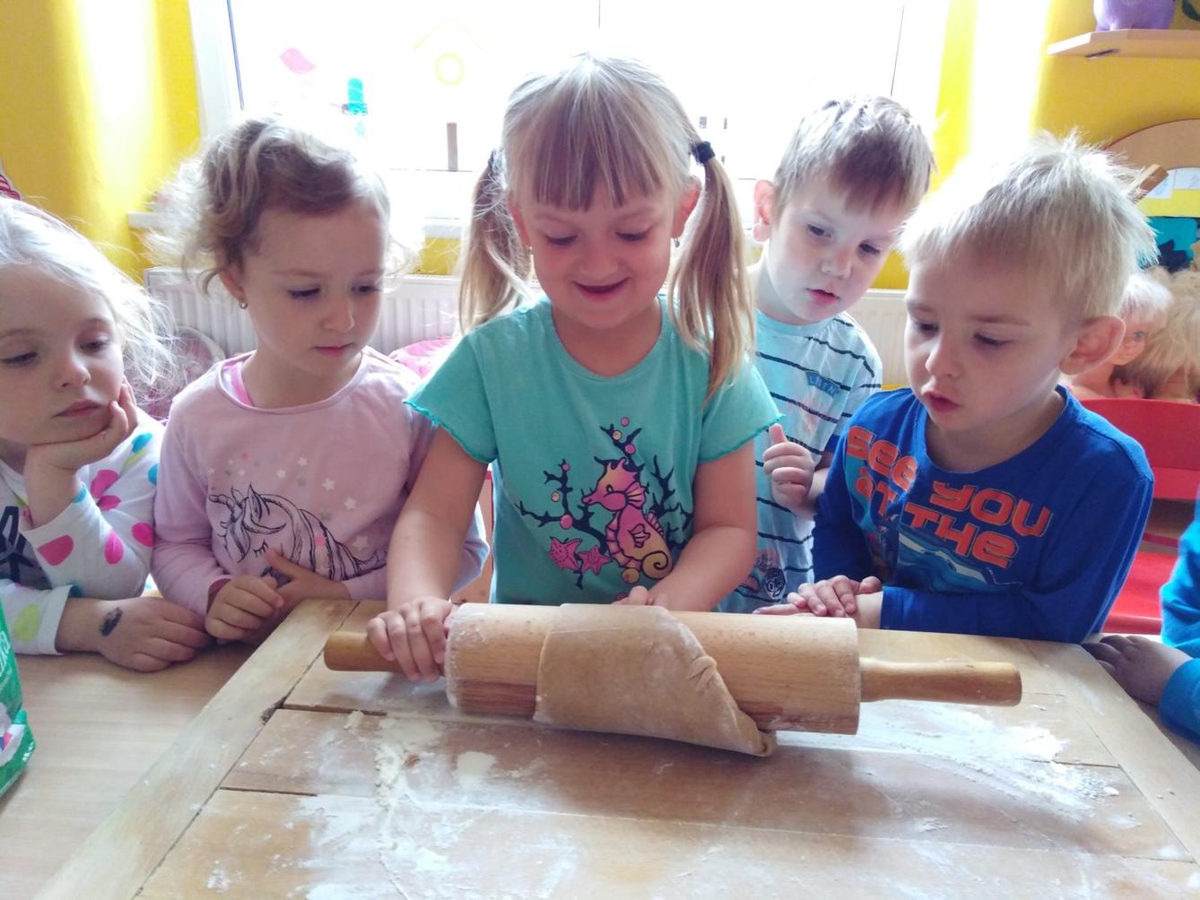 Pečení a zdobení perníčků pro maminky - 27