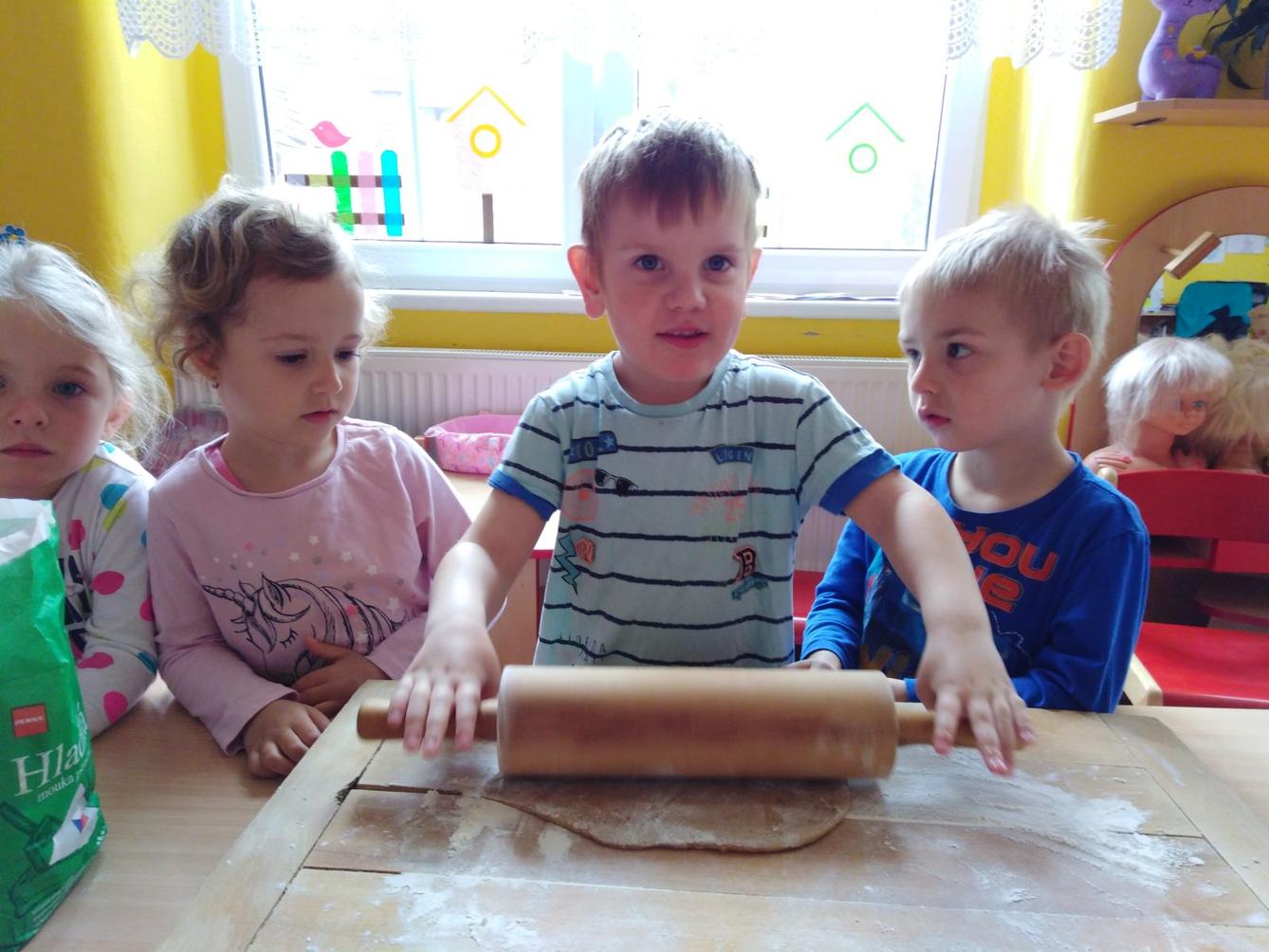 Pečení a zdobení perníčků pro maminky - 28