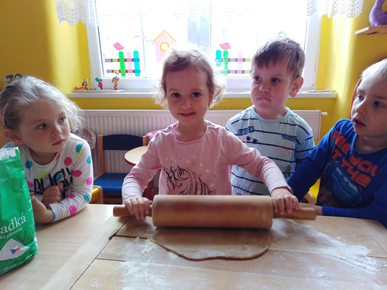 Pečení a zdobení perníčků pro maminky - 29