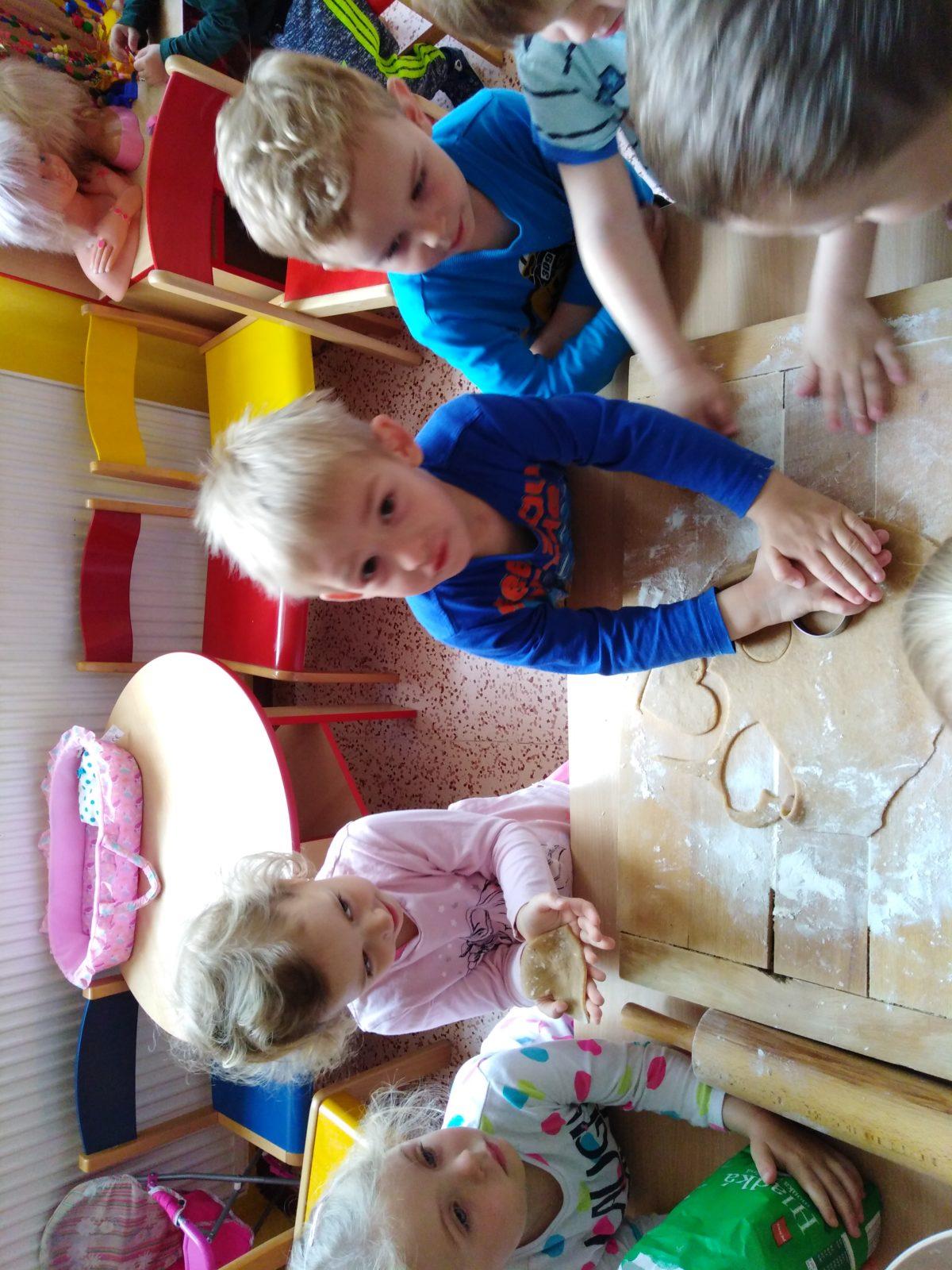 Pečení a zdobení perníčků pro maminky - 32