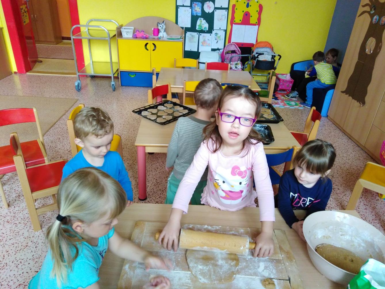 Pečení a zdobení perníčků pro maminky - 37