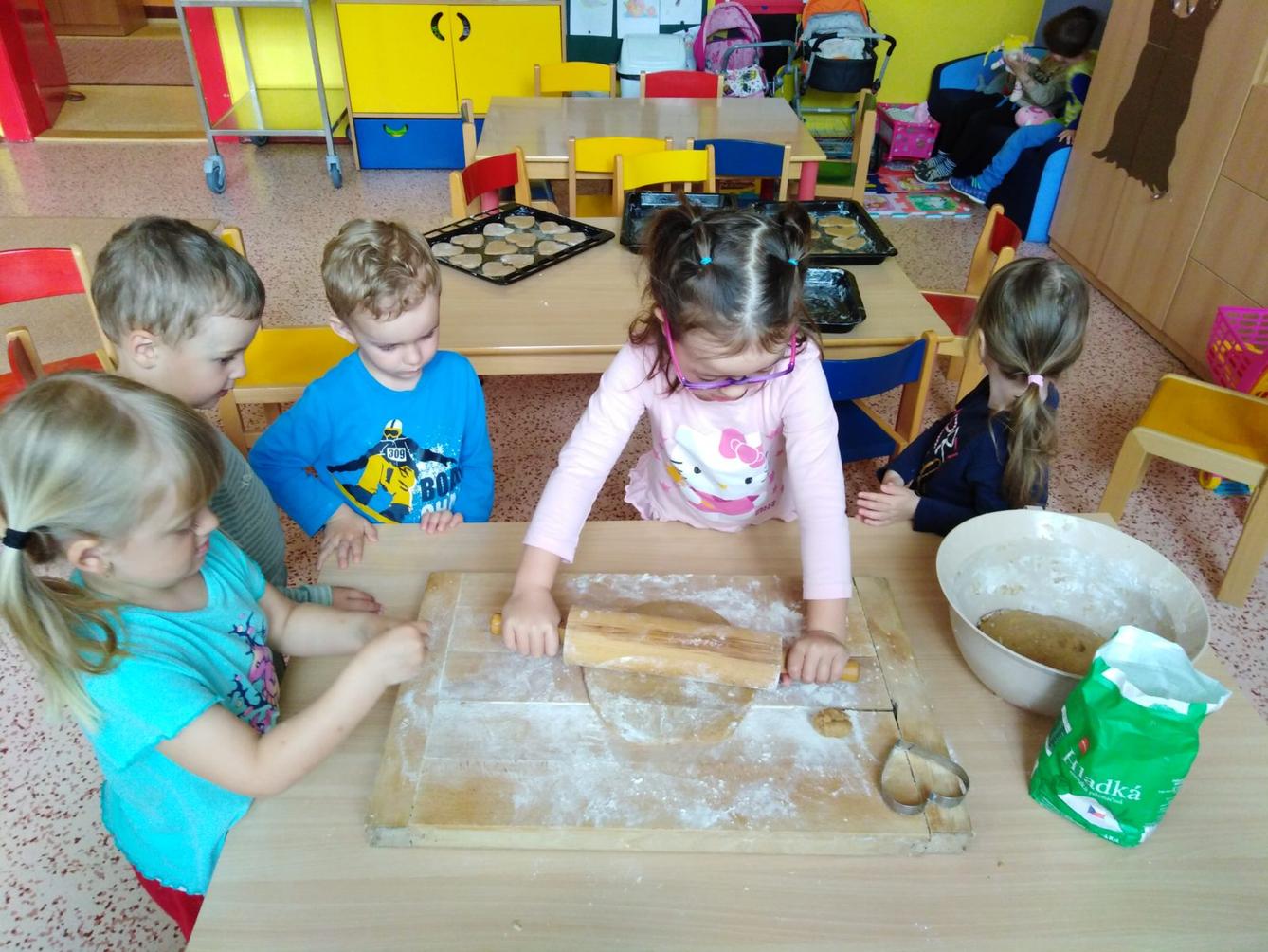 Pečení a zdobení perníčků pro maminky - 38