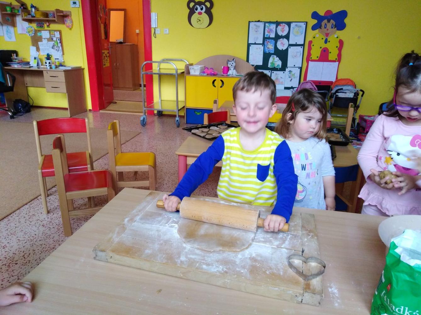 Pečení a zdobení perníčků pro maminky - 41