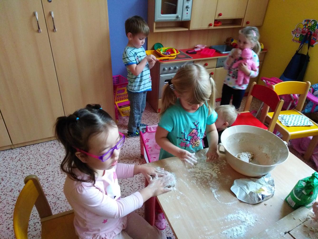 Pečení a zdobení perníčků pro maminky - 46