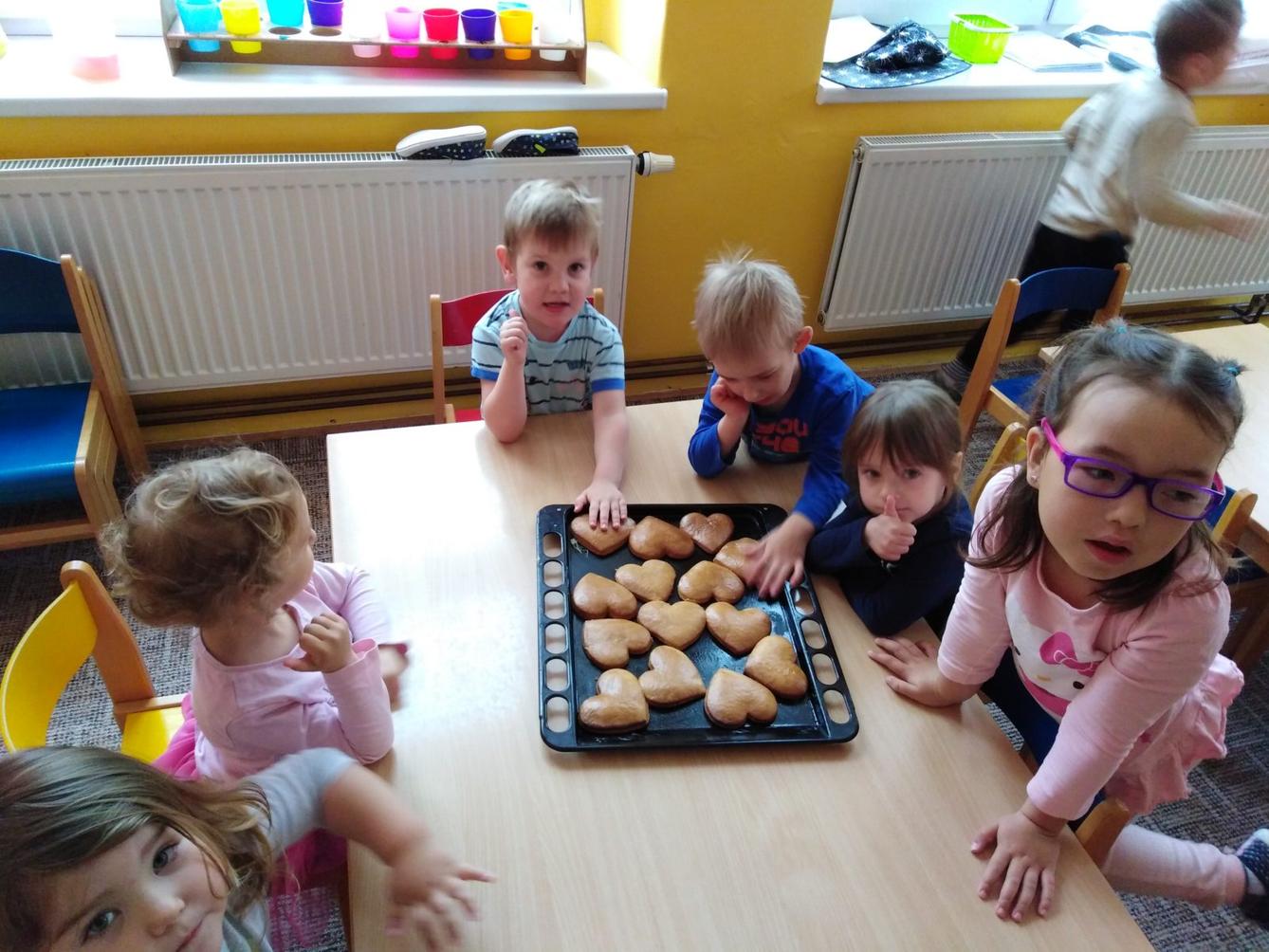 Pečení a zdobení perníčků pro maminky - 50