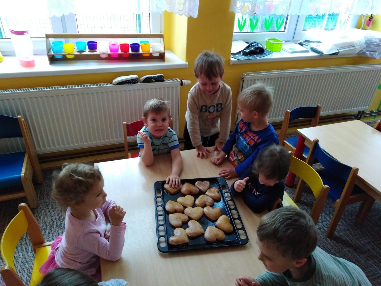 Pečení a zdobení perníčků pro maminky - 51