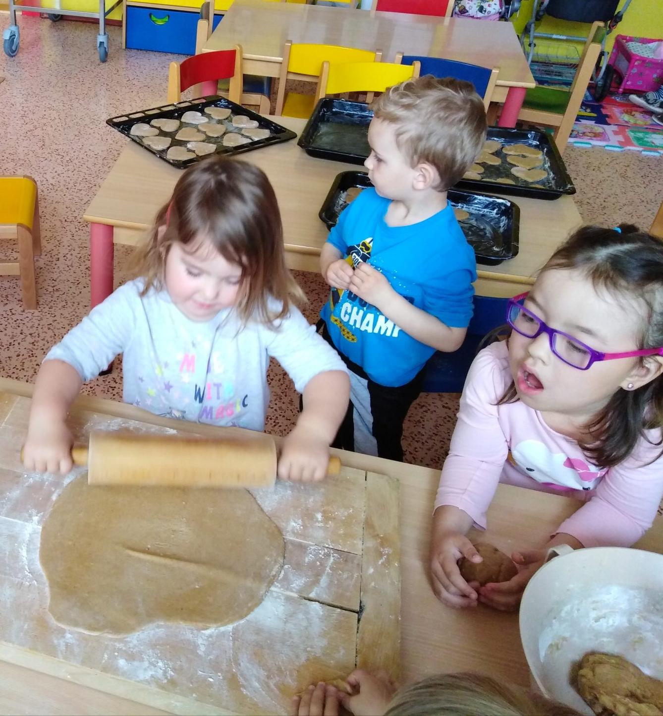 Pečení a zdobení perníčků pro maminky - 54