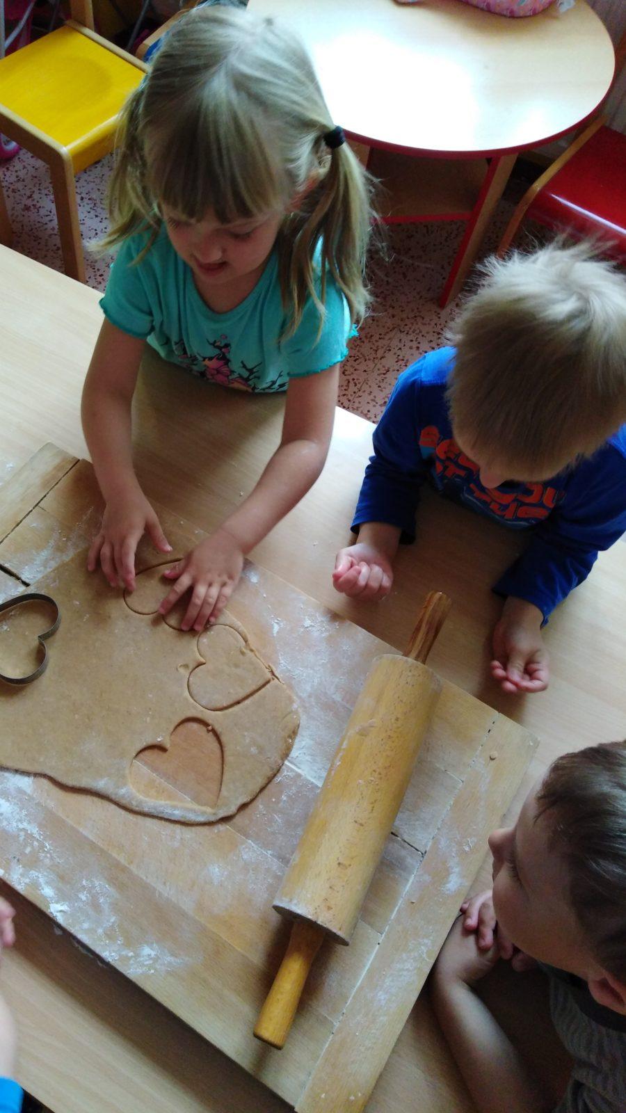 Pečení a zdobení perníčků pro maminky - 55