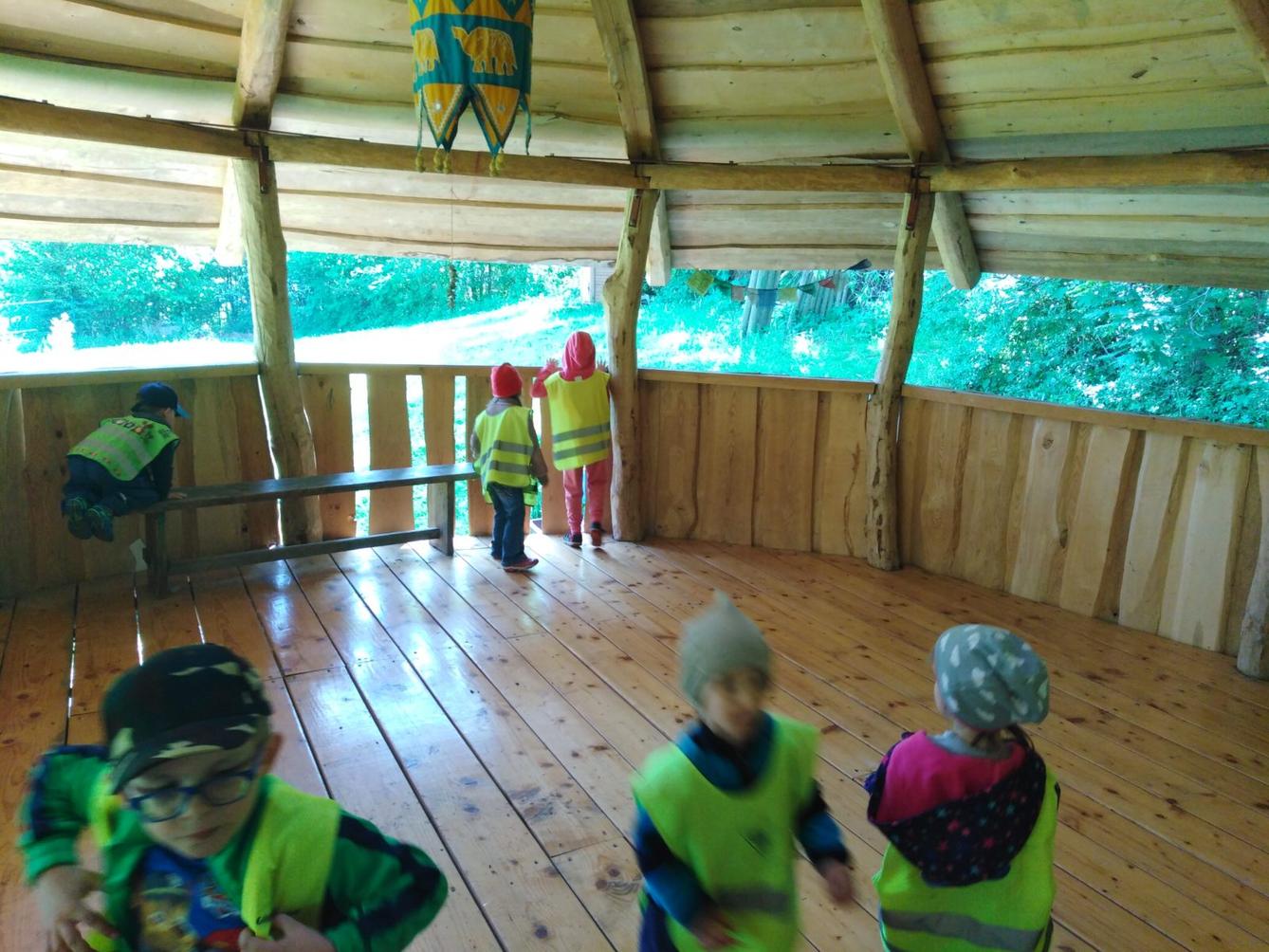 Vycházka za jeleny a návštěva lesní školky - 50