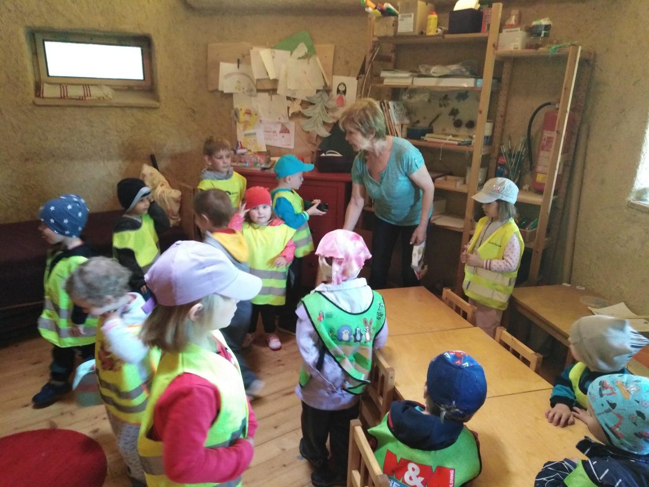 Vycházka za jeleny a návštěva lesní školky - 51