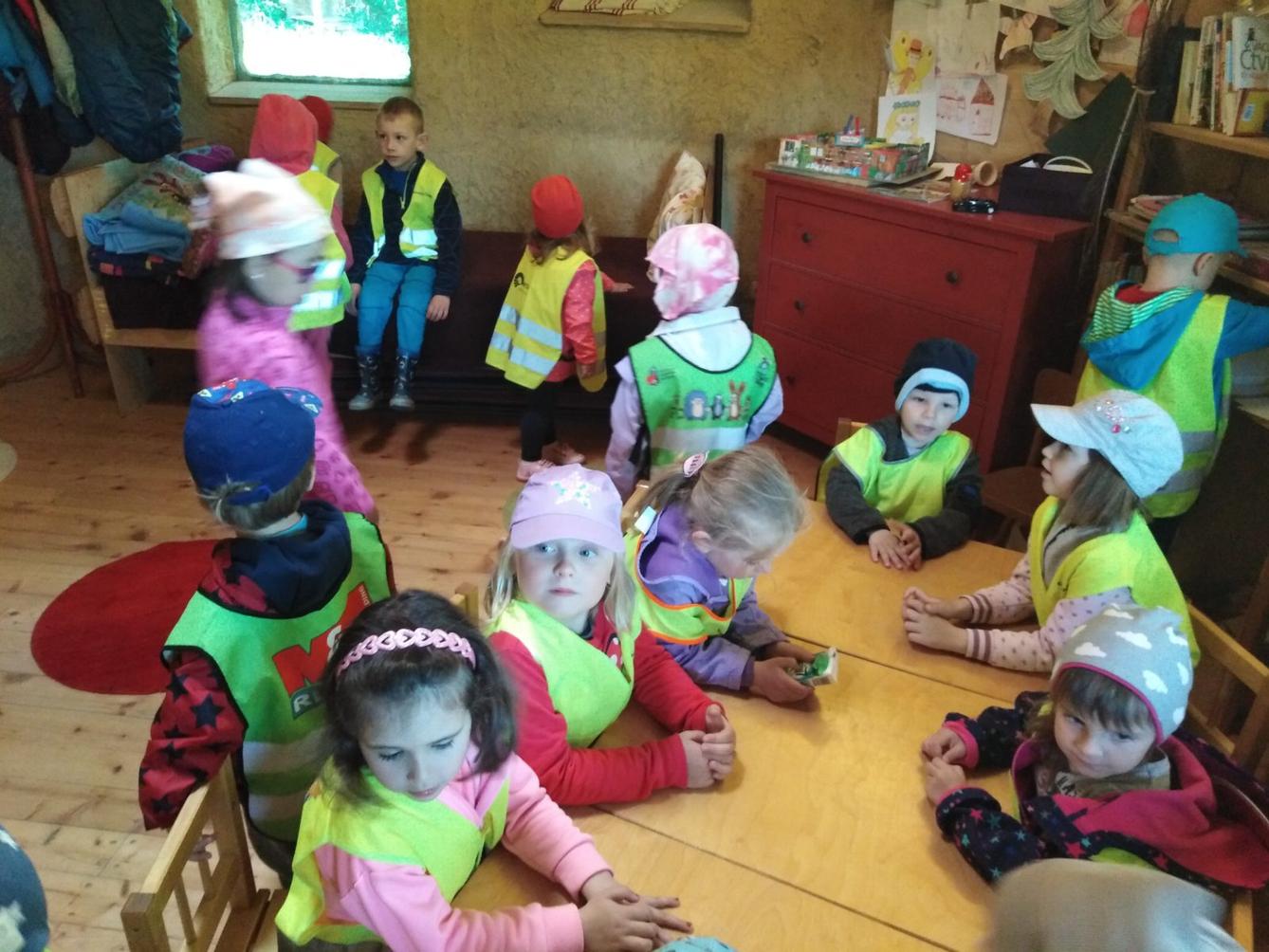 Vycházka za jeleny a návštěva lesní školky - 53