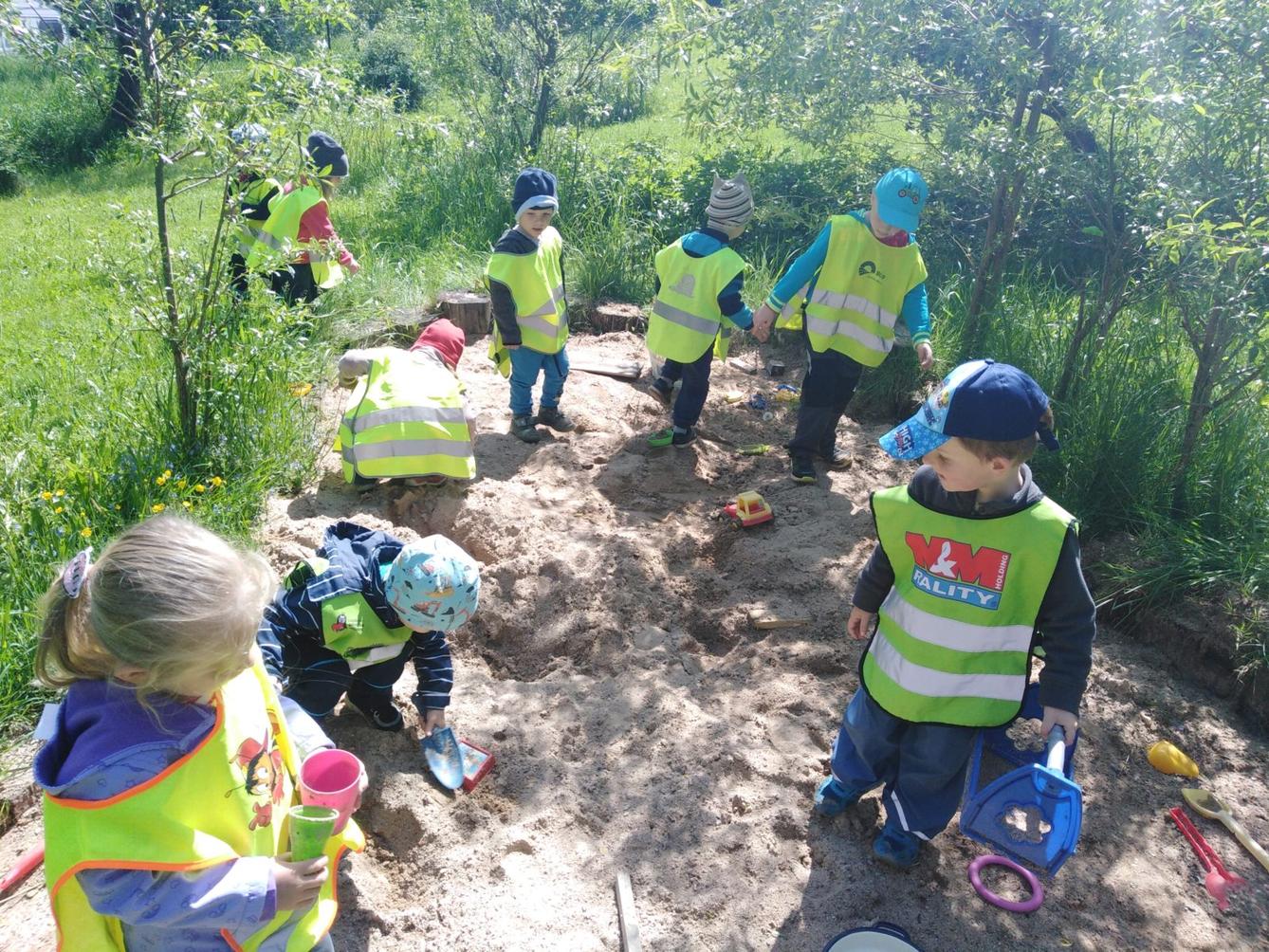 Vycházka za jeleny a návštěva lesní školky - 55