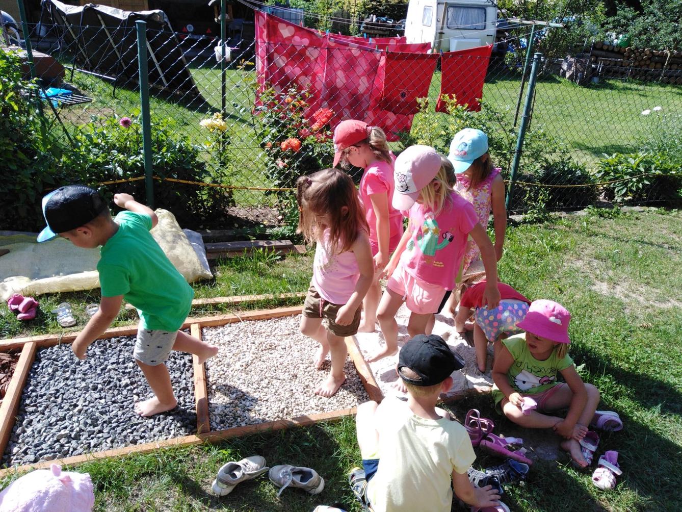 Ohlédnutí za minulým školním rokem - hry na zahradě - 2