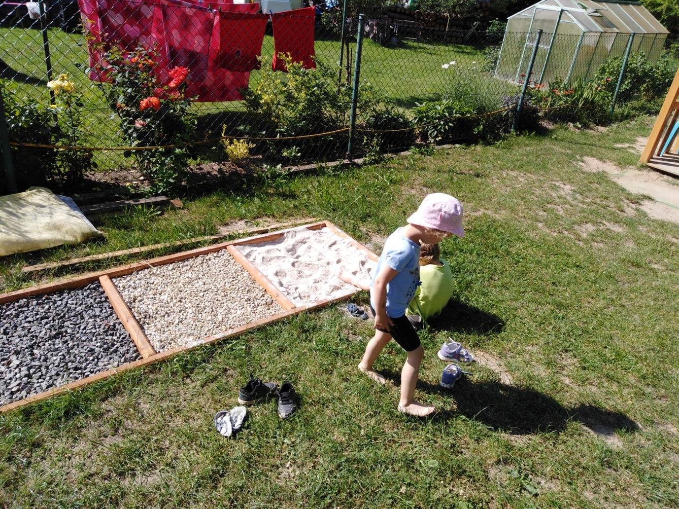 Ohlédnutí za minulým školním rokem - hry na zahradě - 10